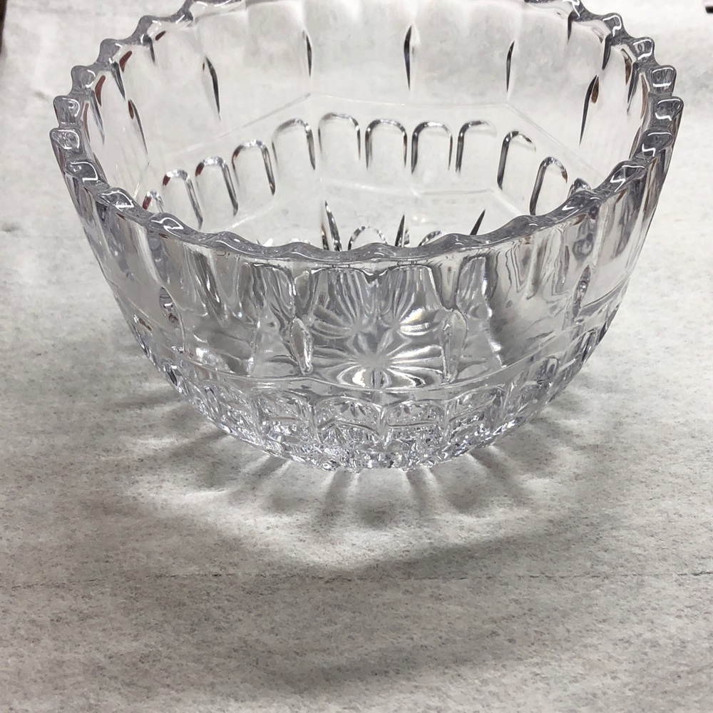 🍬🍫🍭Candy bowl by Fairmont 6” Crystal Serving Bowlor candy corn n peanuts❣️